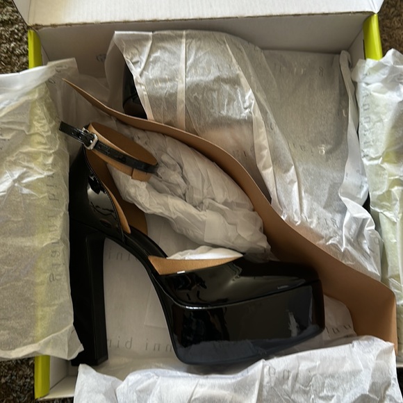 Gianni Bini New in box never used Devi Patent Ankle Strap Platform Pumps - Picture 8 of 9